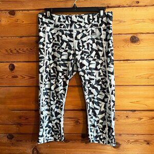 The North Face Medium Blue Black Geometric Pattern Athletic Capri Legging Pants